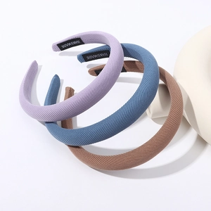 Minimalistische gepolsterte Schwamm-Haarreifen in Lila, Blau und Braun mit feiner Textur
