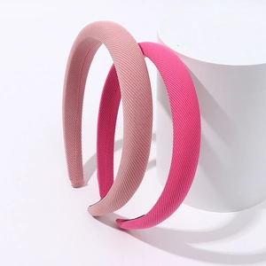 Rosa und magentafarbene Haarreifen aus Twill-Stoff auf einem Display-Ständer