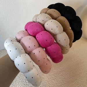 Sechs gepolsterte Haarreifen mit Polka-Dots in Weiß, Rosa, Beige, Braun und Schwarz
