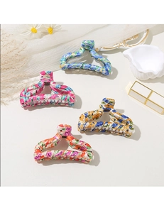 Lot de quatre grandes pinces à cheveux en tissu fleuri en bleu, rose, jaune et magenta