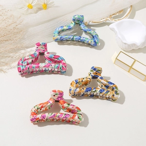 Lot de quatre pinces à cheveux en tissu fleuri pour des coiffures d'été élégantes