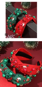 Dettaglio di cerchietti natalizi con perle rosse e verdi, strass e ciondoli festivi