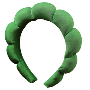 Cerchietto imbottito verde con design a nuvola testurizzato per un look elegante e voluminoso