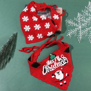 Ensemble de bandeaux de Noël tricotés à la main avec motifs flocons et Père Noël rouges