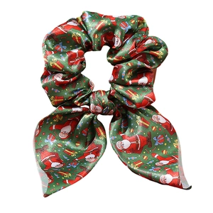 Chouchou de Noël avec nœud et imprimé Père Noël sur tissu en satin vert élégant