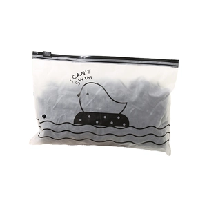 Élastiques à cheveux noirs dans une pochette givrée avec illustration d'oiseau