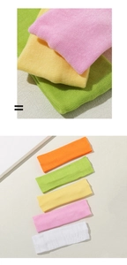Primer plano de la textura acanalada y tela elástica de cinco diademas de yoga de colores
