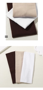 Vue détaillée de bandeaux en maille côtelée élastique en marron, beige et blanc