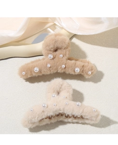 Due fermagli per capelli in peluche con perle eleganti e morbida finta pelliccia