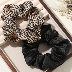Chouchous en Satin pour Femmes Imprimé Léopard et Noir Uni Grands Bandeaux Élastiques Attaches de Cheveux Plissées Accessoires Mode