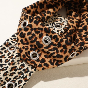 Fascia elastica punk Y2K leopardata con occhielli in metallo argentato e rivetti cavi