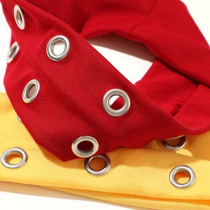 Diadema elástica de estilo punk con ojales metálicos huecos en colores rojo y amarillo