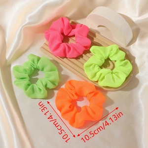 Detailansicht des 10,5cm Mesh-Haargummi-Sets in vier hellen Bonbonfarben