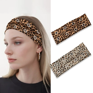 Fascia larga leopardata stile punk Y2K con occhielli decorativi in metallo argento