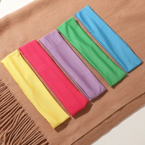 Set di cinque fasce sportive elastiche in vivaci colori neon stile caramella
