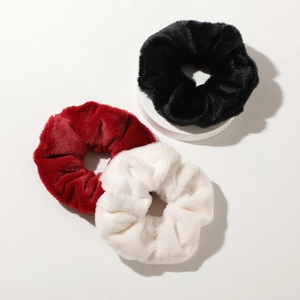 Set di elastici per capelli in ecopelliccia rossa, nera e beige per look autunno inverno