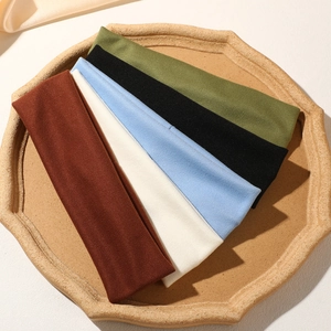 Five-pack of elastic yoga headbands in neutral colors displayed on an octagonal tray