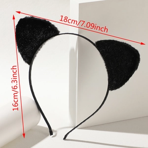 Macro del cerchietto con orecchie di gatto in peluche nero con misure 18cm x 16cm