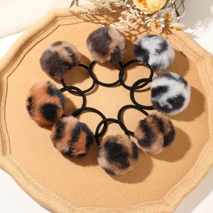 8er Set Leopard Plüsch Pompon Haargummis in verschiedenen warmen Farben für Damen