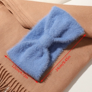 Détail du bandeau en fausse fourrure bleue avec nœud et dimensions précises