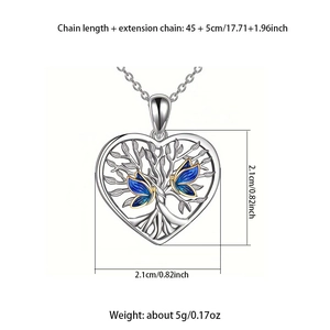 Vue détaillée du collier coeur arbre de vie en argent avec papillons en émail bleu