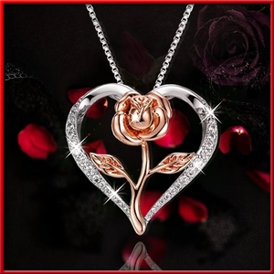 Collar corazón de plata con colgante flor de oro rosa y circonitas en fondo oscuro