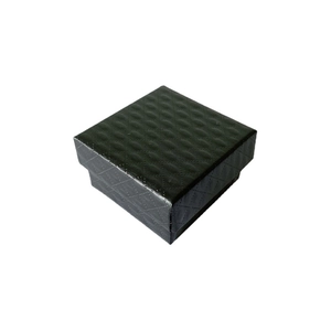 Boîte à bijoux noire carrée classique avec un motif de losanges texturés sur le couvercle