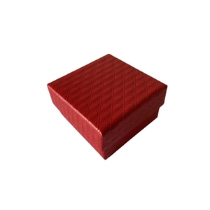 Boîte cadeau à bijoux rouge carrée avec texture diamant pour bagues et boucles d'oreilles