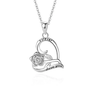 Collier cœur en argent avec pendentif rose 3D et gravure Forever Love You sur fond blanc
