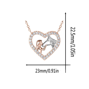 Collier cœur en or rose avec pendentif fille et cheval et cristaux scintillants