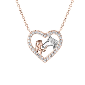 Collier cœur tendance en or rose avec pendentif fille et cheval serti de cristaux