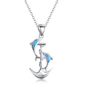 Pendentif ancre et dauphins en argent avec opale bleue et détails en zircon blanc