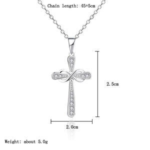 Détail du collier croix infini avec dimensions de la chaîne et taille du pendentif incluses