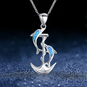 Collier nautique argenté avec dauphins en opale et pendentif ancre pour femme