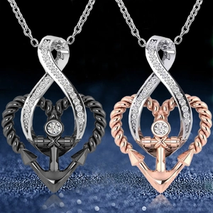 Collier cœur et ancre pour femme avec symbole de l'infini et placage bicolore élégant