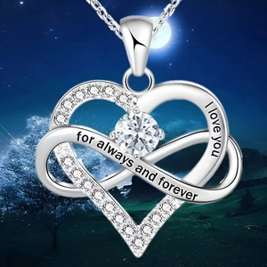 Collana cuore infinito oro rosa con pietra principale e incisione I love you