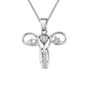 Collier utérus avec zircon en cœur et perles sur une chaîne en argent