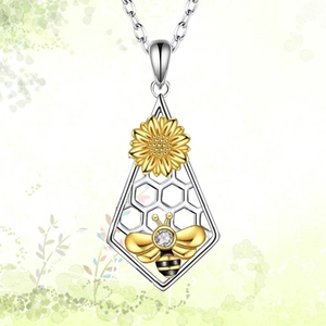 Collar bicolor con colgante de girasol, abeja y panal con un cristal brillante