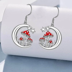 Stern Mond Pilz Ohrhänger mit roter Emaille-Optik für einen märchenhaften Wald-Look