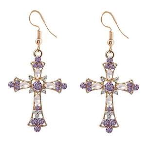 Boucles d'oreilles croix dorées avec pierres violettes au style bohème chic