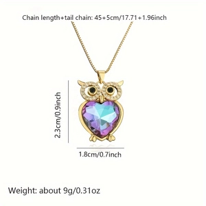 Schattige uilen hart hanger ketting met paars kristal op witte achtergrond