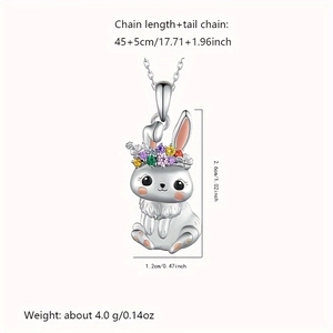 Detailoverzicht van konijn hanger ketting met afmetingen 2.6x1.2cm en ketting 45+5cm