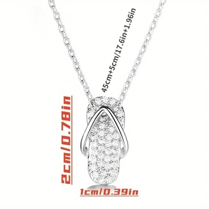 Afmetingen van de slipper hanger: 2x1cm met een verstelbare ketting van 45+5cm lang
