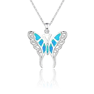 Elegante collar con colgante de mariposa plateada e incrustaciones de ópalo azul