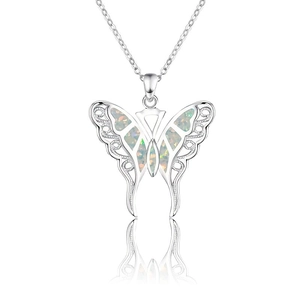 Colgante de mariposa plateado con alas de ópalo blanco y diseño de metal hueco elegante