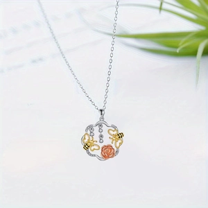 Squisita collana con ciondolo a rosa e ape con cristalli su catena argento donna