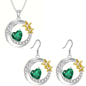 Conjunto de collar y pendientes de luna con corazón esmeralda y diamantes brillantes