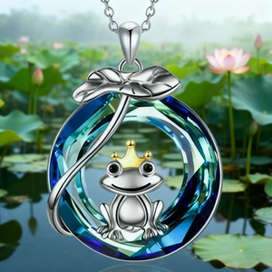Élégant Collier Pendentif Prince Grenouille en Cristal de Verre Dégradé Bleu Alliage Couronne Or Chaîne Argent Bijoux Femme