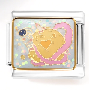 Detalle de charm italiano 9mm con criatura amarilla, corazón y purpurina en acero inoxidable