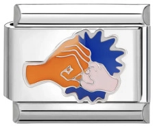 Vue détaillée d'une breloque en acier avec mains orange et roses sur fond bleu